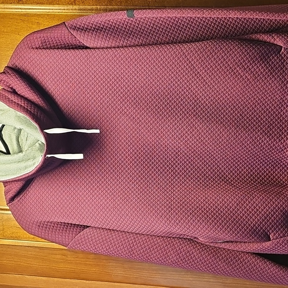 Under Armor womens size large long-sleeved sweater